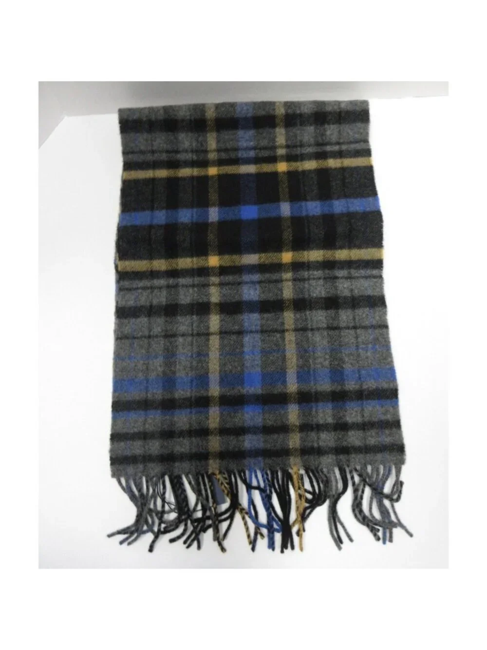 Johnstons of Elgin Scarf One ambs Wool Plaid Fringe Scotland NEW